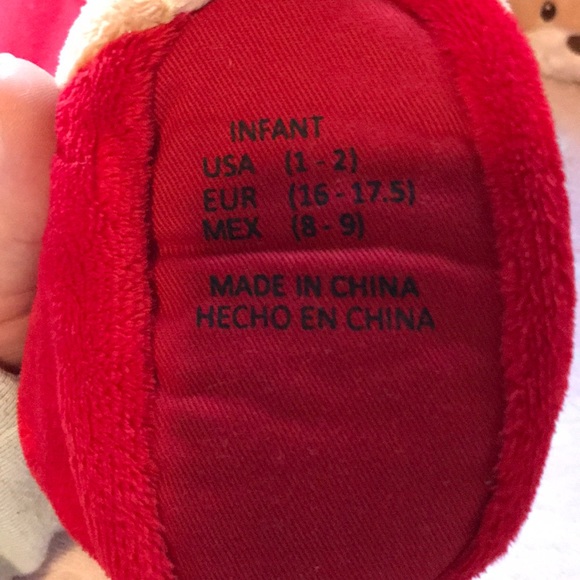 Holiday bundle ! 🎄 pajamas and soft slippers - Picture 5 of 7